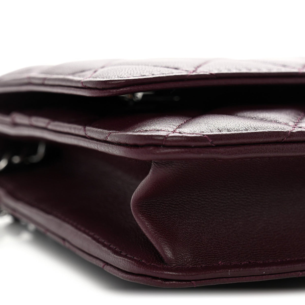 Lambskin Quilted Enamel CC Wallet On Chain WOC Burgundy wholesalehk.shop
