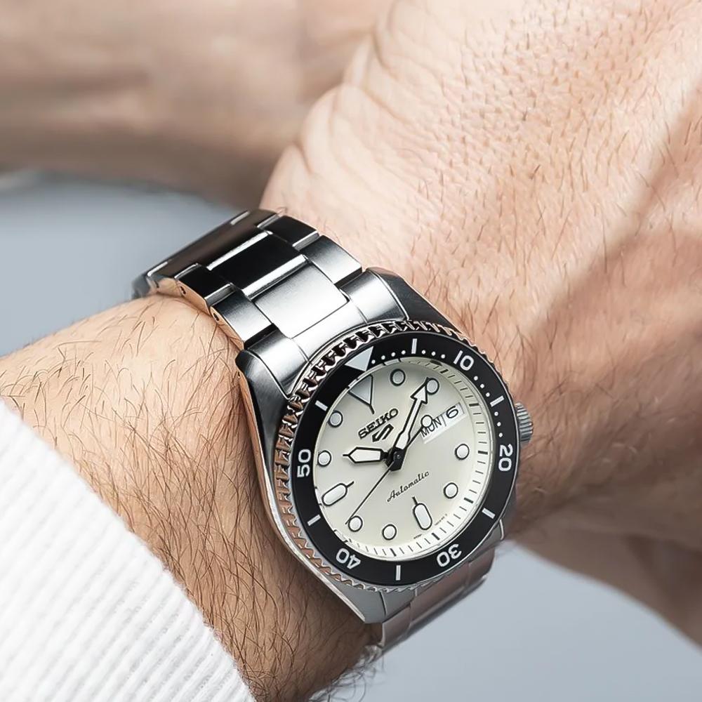 Seiko 5 Sports SKX Automatic Cream Dial Silver Steel Strap Watch For Men - SRPK31K1 wholesalehk.shop