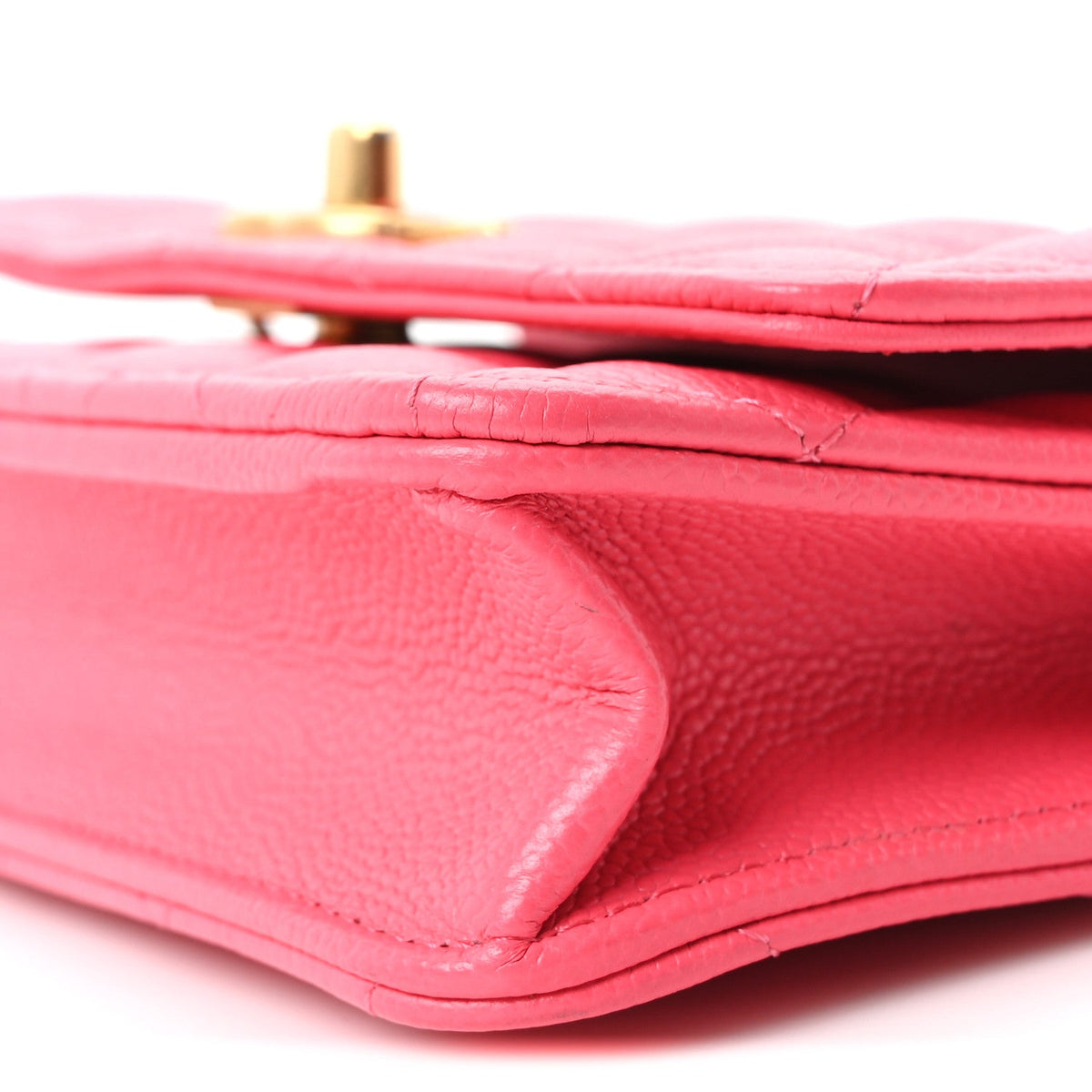 Caviar Quilted Sweetheart Wallet On Chain WOC Fuchsia wholesalehk.shop
