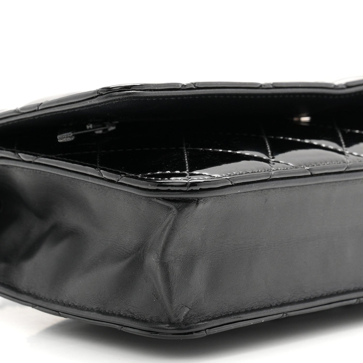 Patent Quilted Wallet On Chain WOC Black wholesalehk.shop