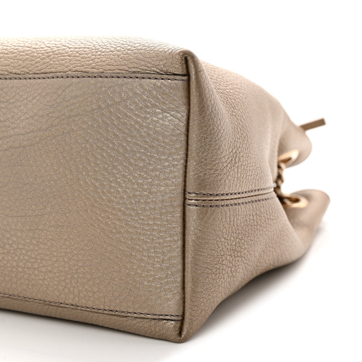 Metallic Pebbled Calfskin Medium Soho Chain Shoulder Bag Golden Beige wholesalehk.shop