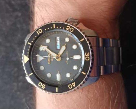 Seiko 5 Sports Automatic Black Dial Silver Steel Strap Watch For Men - SRPD57K1 wholesalehk.shop