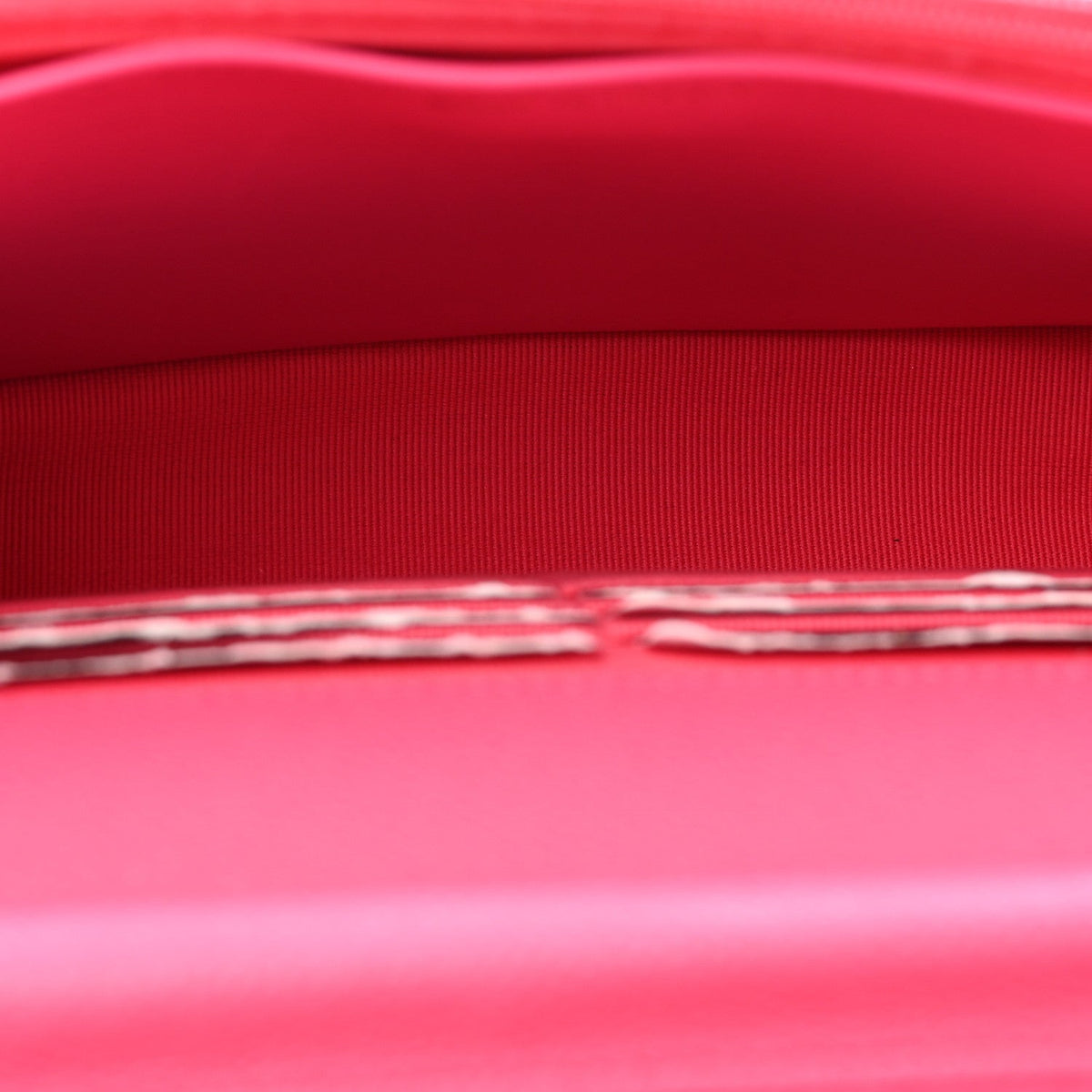 Caviar Quilted Wallet on Chain WOC Fuchsia wholesalehk.shop