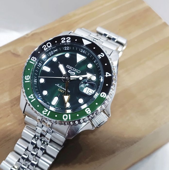Seiko 5 Sports SKX GMT Automatic Green Dial Silver Steel Strap Watch For Men - SSK035K1 wholesalehk.shop