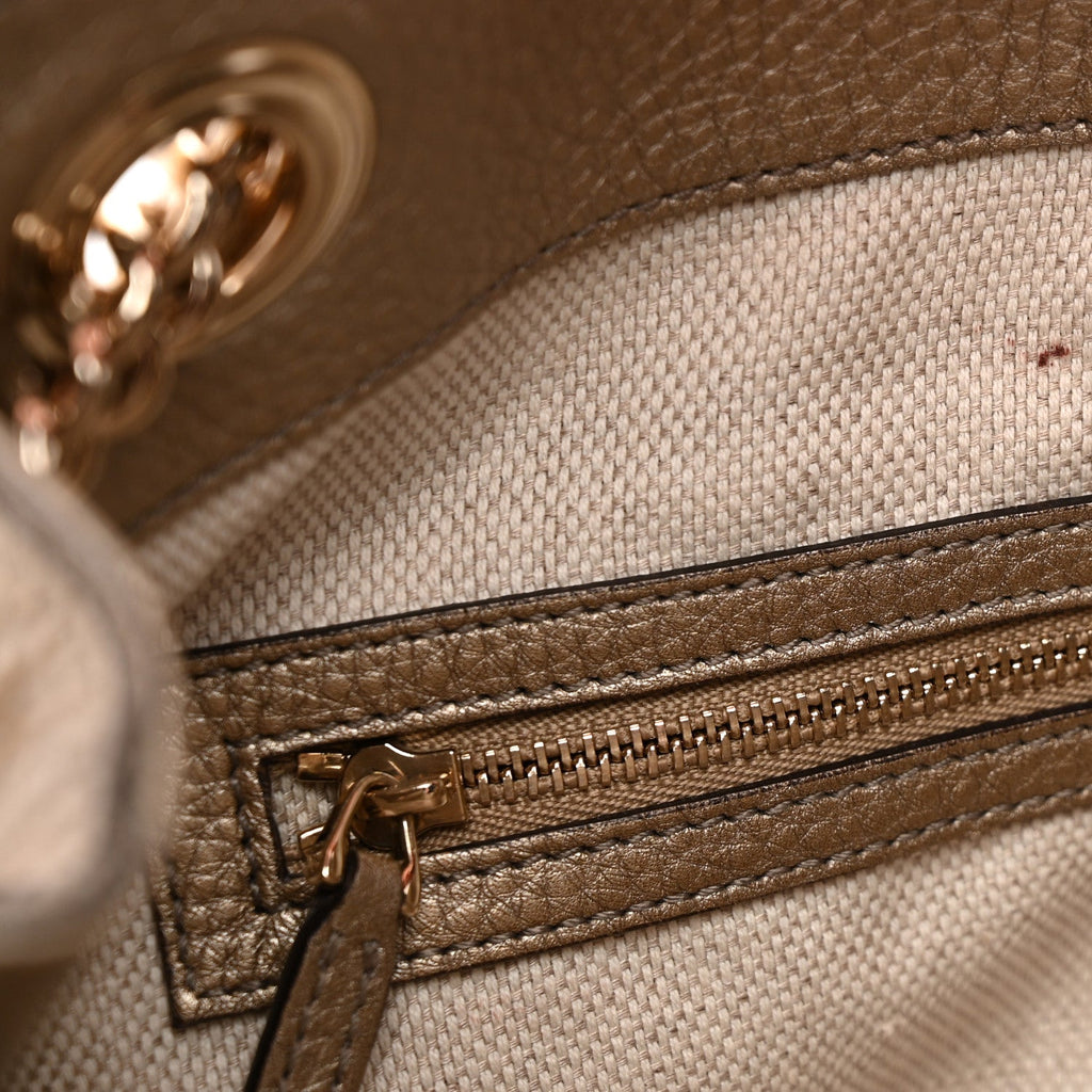 Metallic Pebbled Calfskin Medium Soho Chain Shoulder Bag Golden Beige wholesalehk.shop