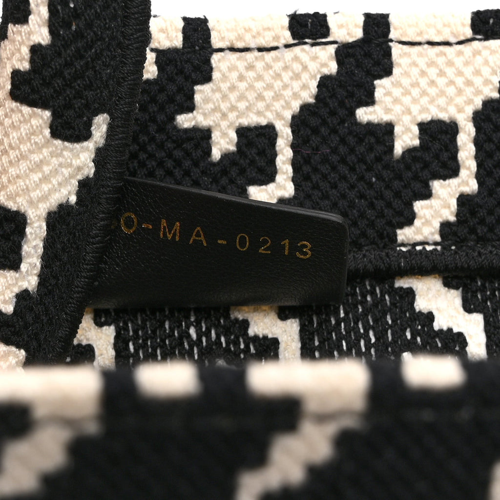 Canvas Houndstooth Embroidered Medium Book Tote Black White £¨ Direct shipment via from wholesalehk.shop
