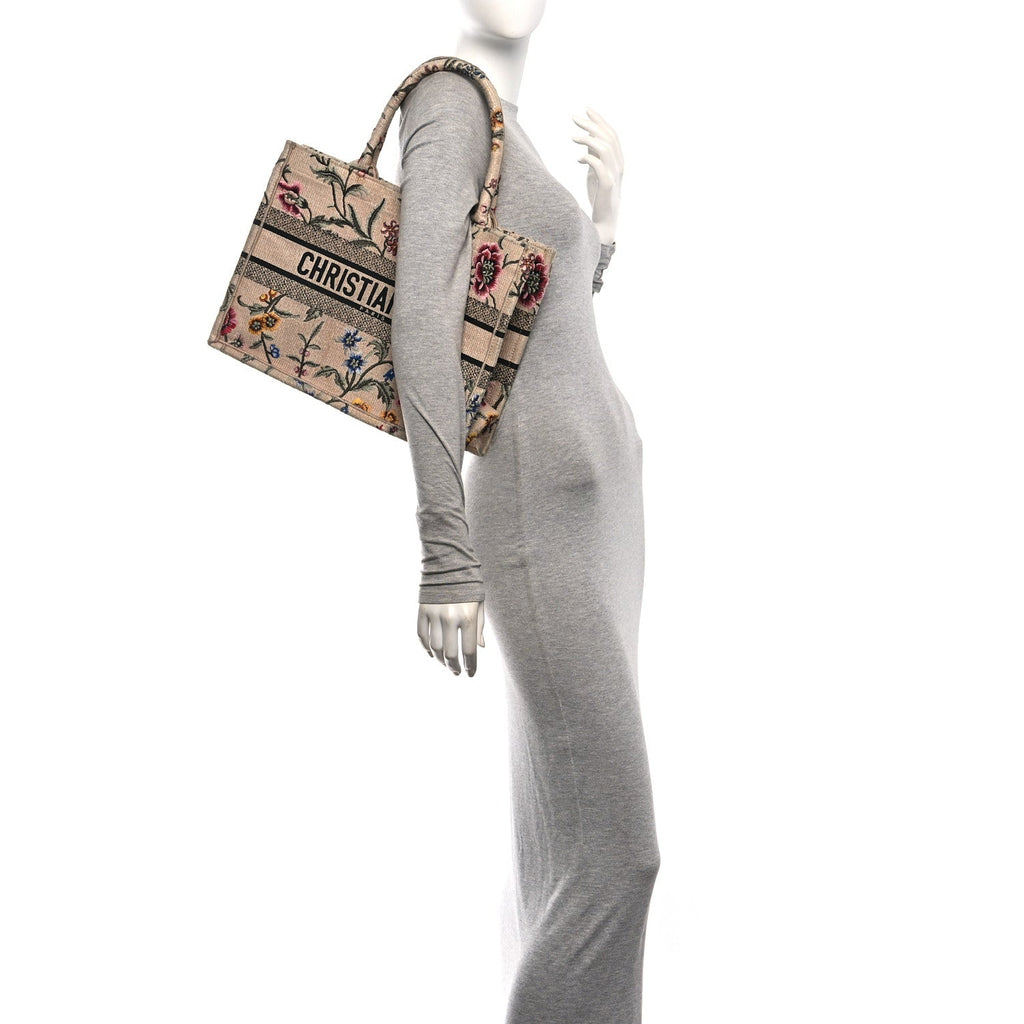 Raffia Embroidered Petites Fleurs Medium Book Tote Natural £¨ Direct shipment via from wholesalehk.shop