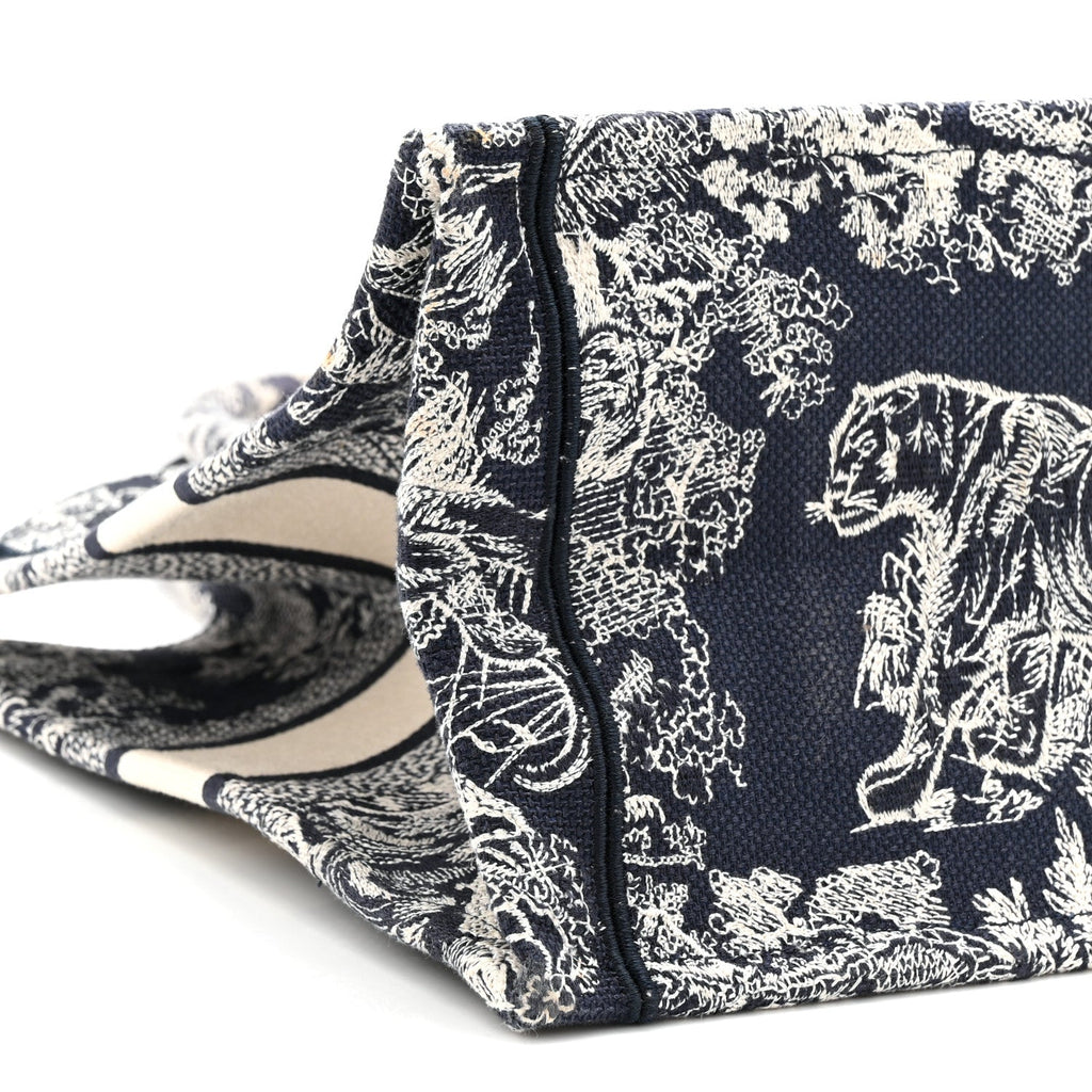Canvas Embroidered Medium Dioriviera Toile De Jouy Book Tote Blue £¨ Direct shipment via from wholesalehk.shop