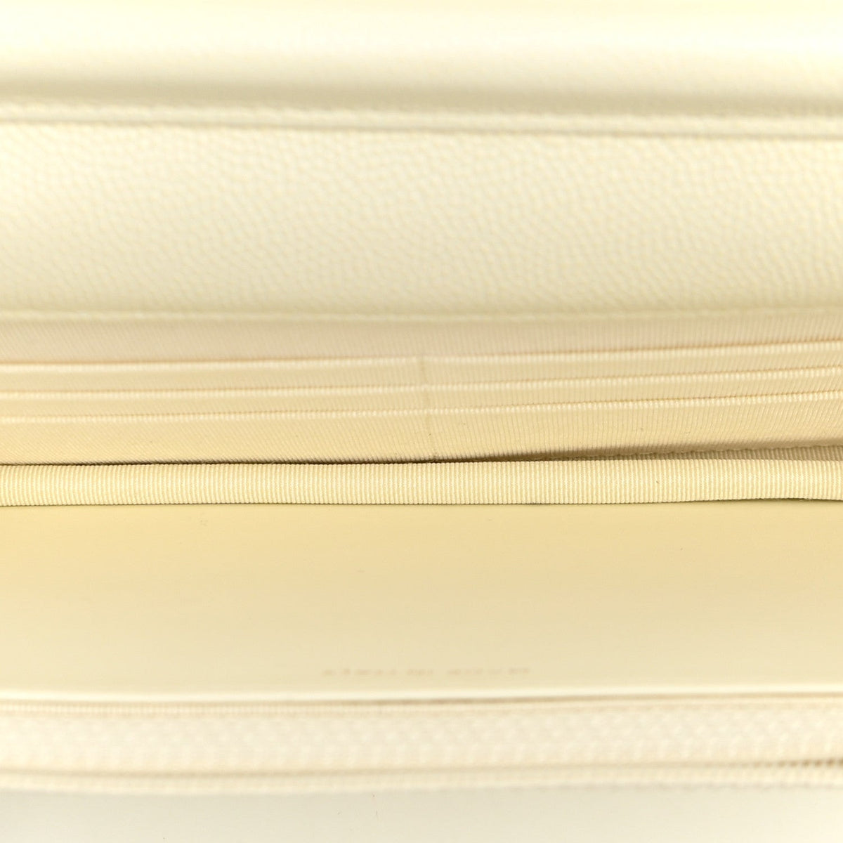Caviar Quilted Wallet on Chain WOC White wholesalehk.shop