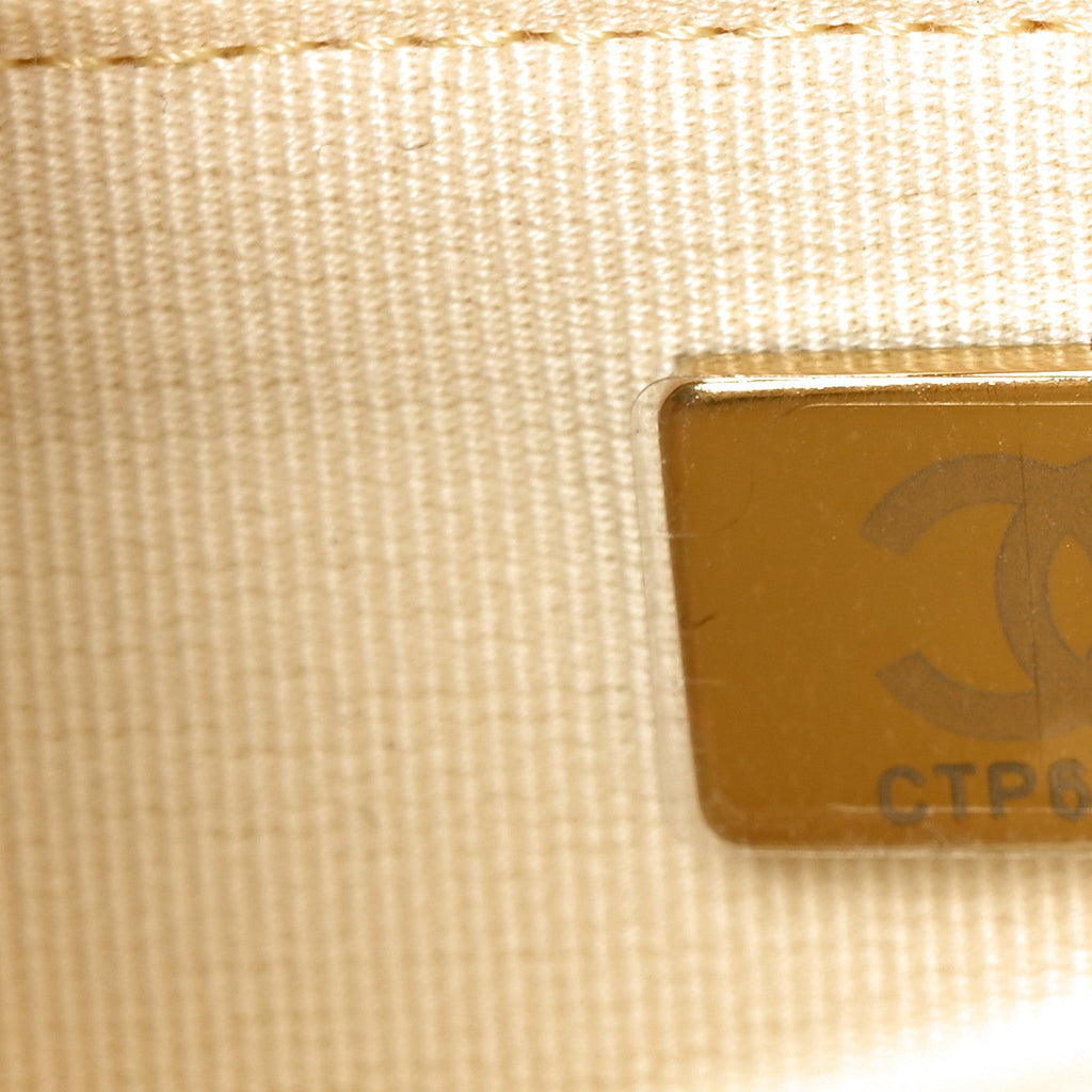 Caviar Quilted CC Turnlock Wallet On Chain WOC Light Yellow wholesalehk.shop