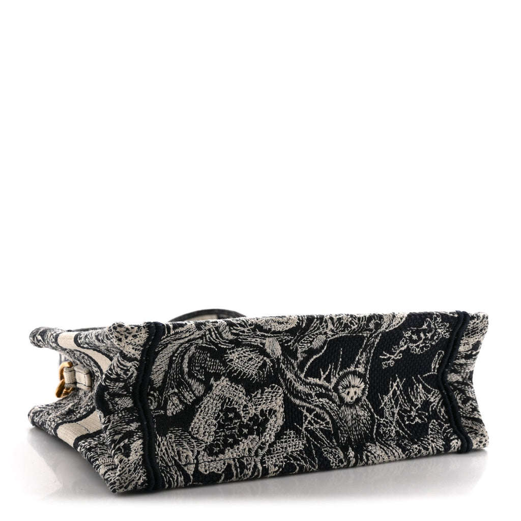 Canvas Embroidered Toile De Jouy Reverse Mini Book Tote With Strap Blue Multicolor £¨ Direct shipment via from wholesalehk.shop