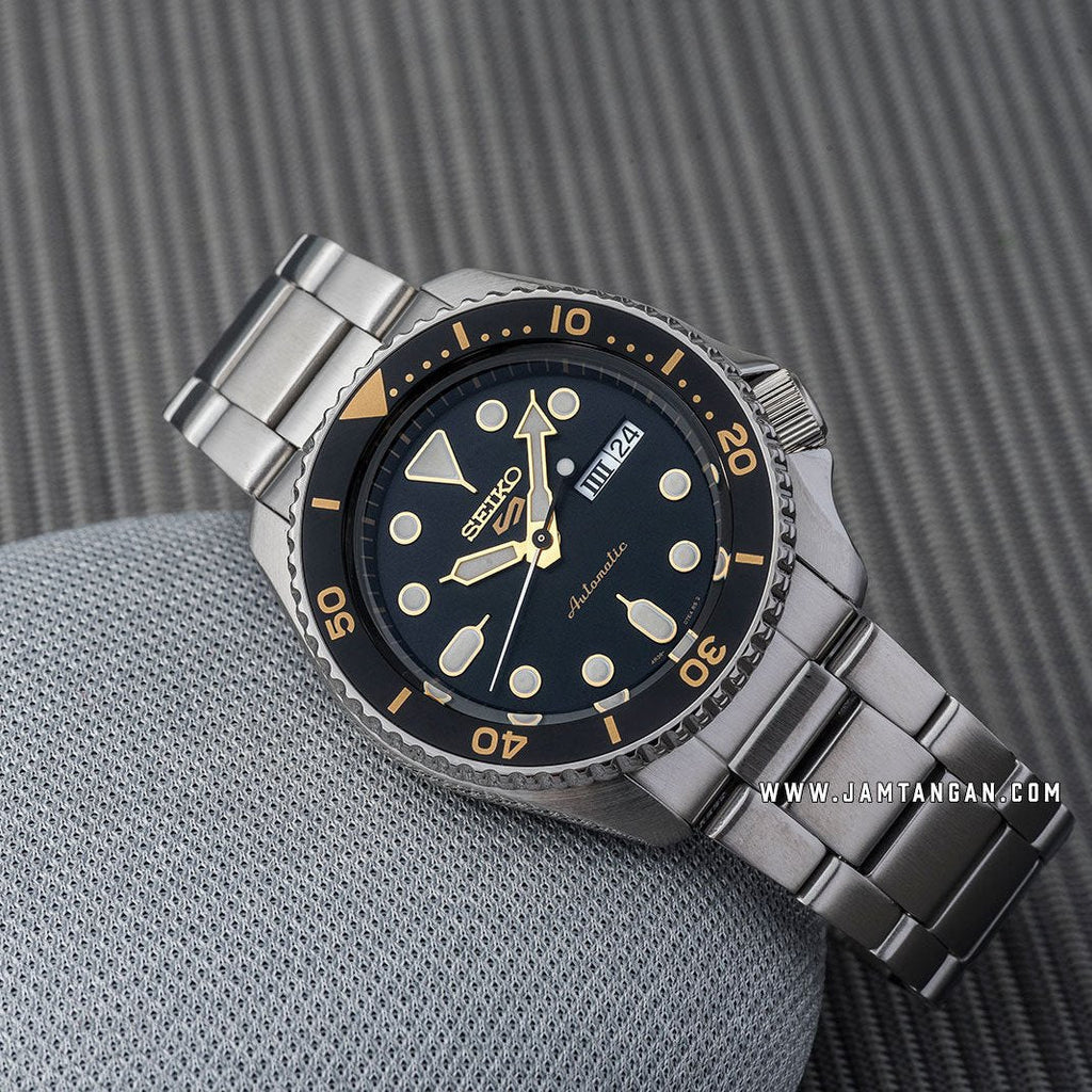 Seiko 5 Sports Automatic Black Dial Silver Steel Strap Watch For Men - SRPD57K1 wholesalehk.shop