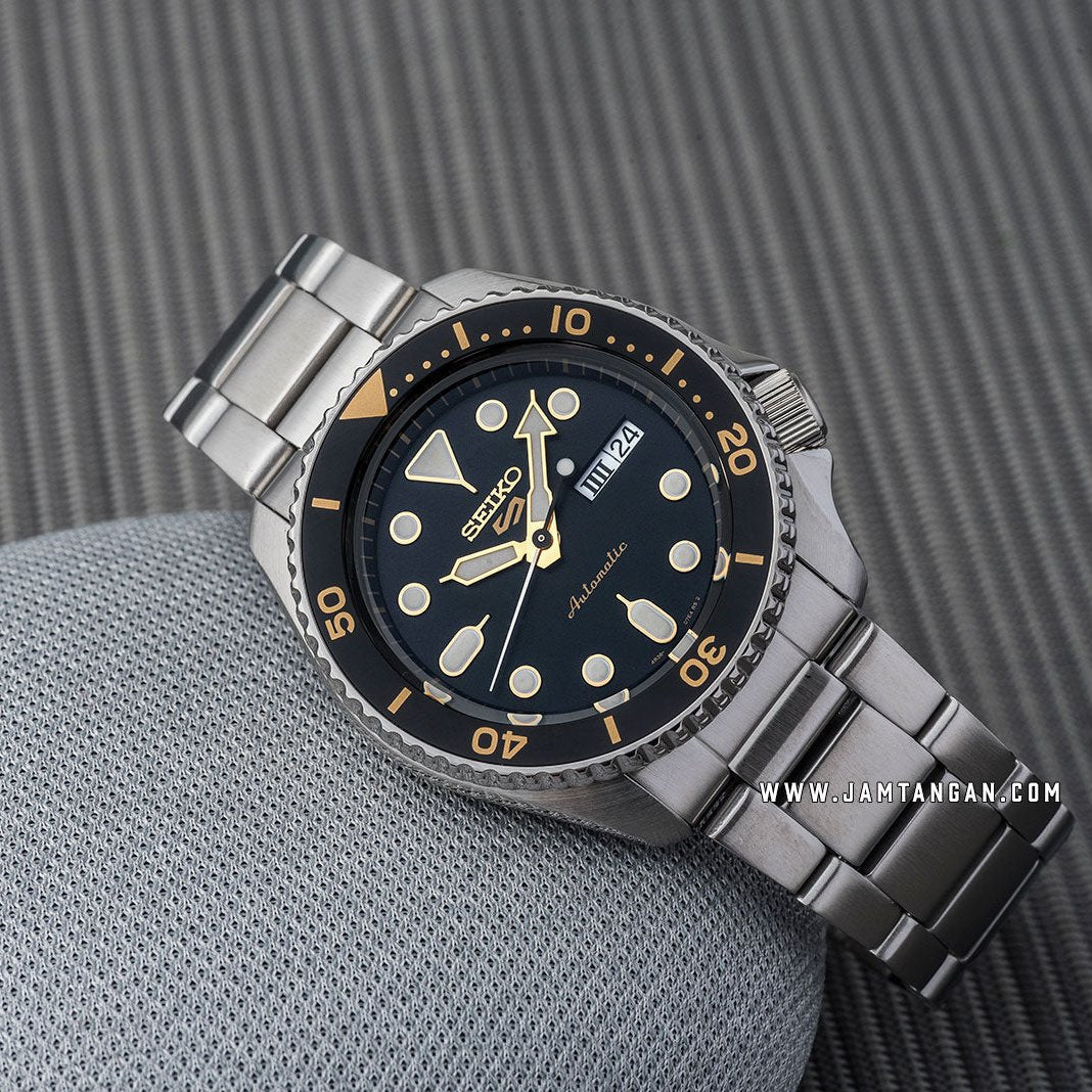 Seiko 5 Sports Automatic Black Dial Silver Steel Strap Watch For Men - SRPD57K1 wholesalehk.shop