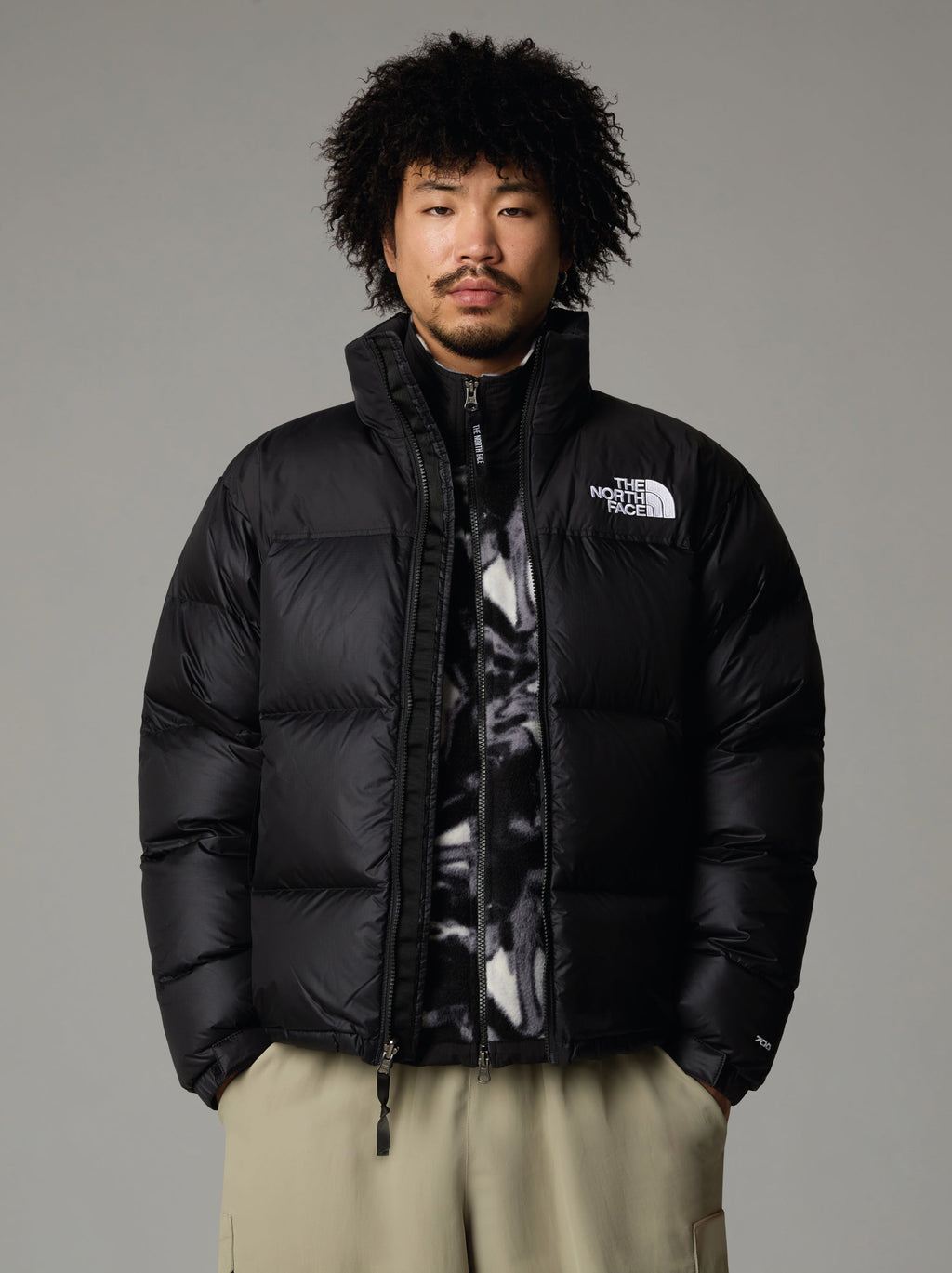 2026 New Arrival Giacca Retro Nuptse in Tessuto Ripstop Lucido Nero wholesalehk.shop
