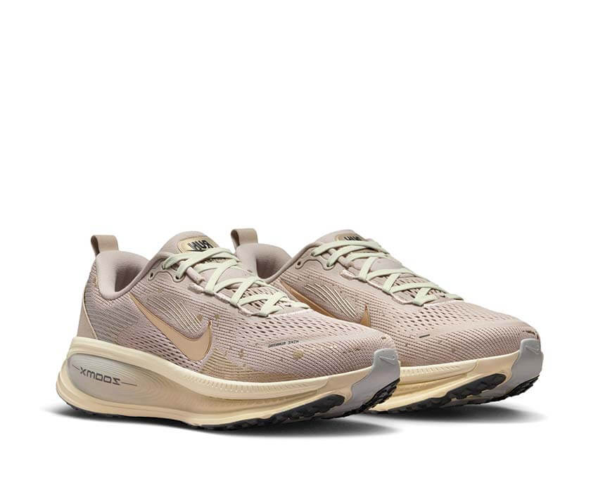 Nike Vomero 18 SE W "Cream II"