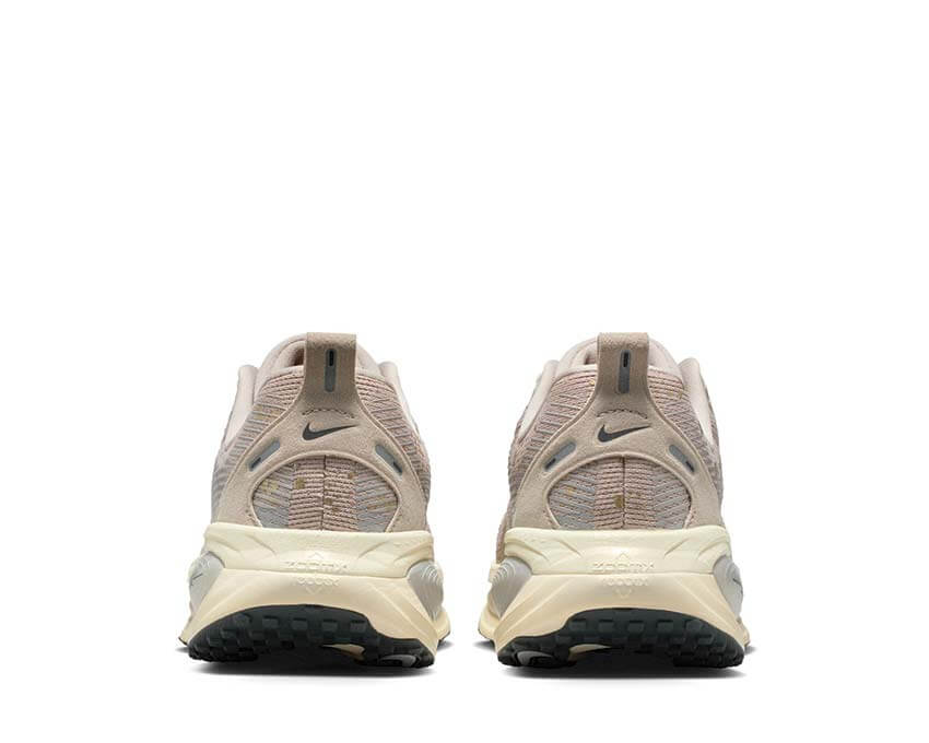 Nike Vomero 18 SE W "Cream II"