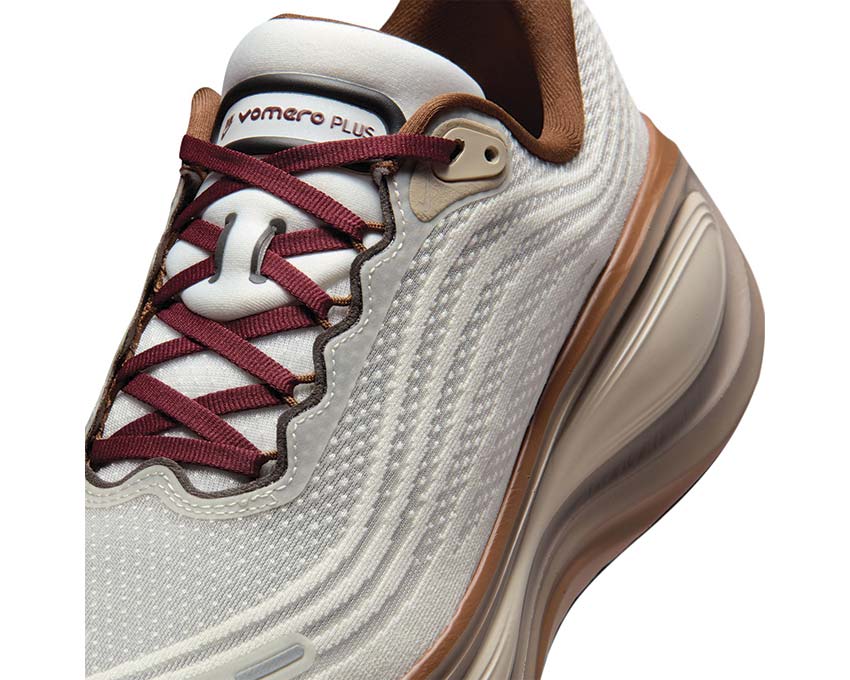 Nike Vomero Plus "Sail"