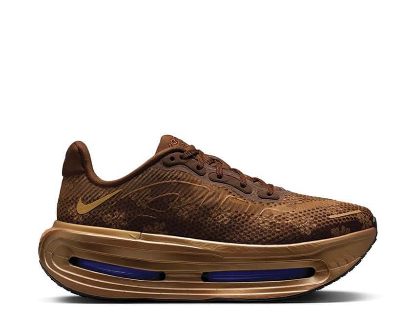 Nike Vomero Premium W "Flat Stout"