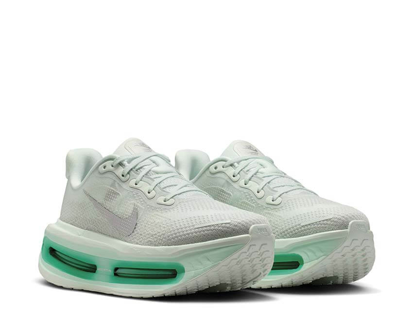 Nike Vomero Premium W "Barely Green"