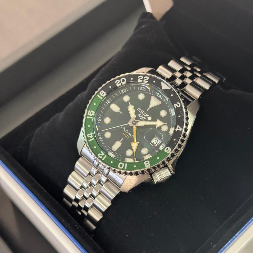 Seiko 5 Sports SKX GMT Automatic Green Dial Silver Steel Strap Watch For Men - SSK035K1 wholesalehk.shop