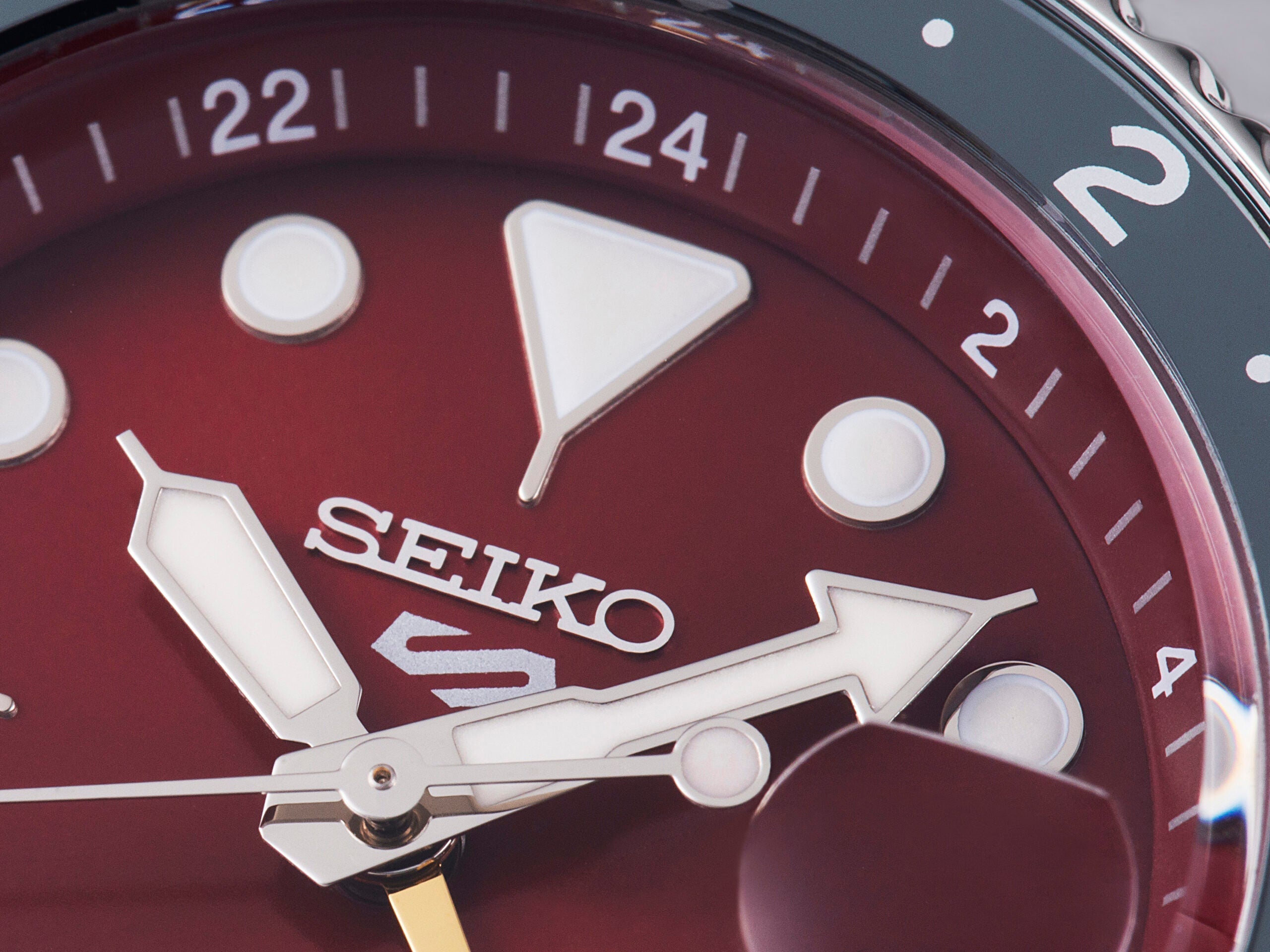 Seiko 5 Sports Thong Sia Limited Edition Red Dial Silver Steel Strap Watch For Men - SSK031K1 wholesalehk.shop