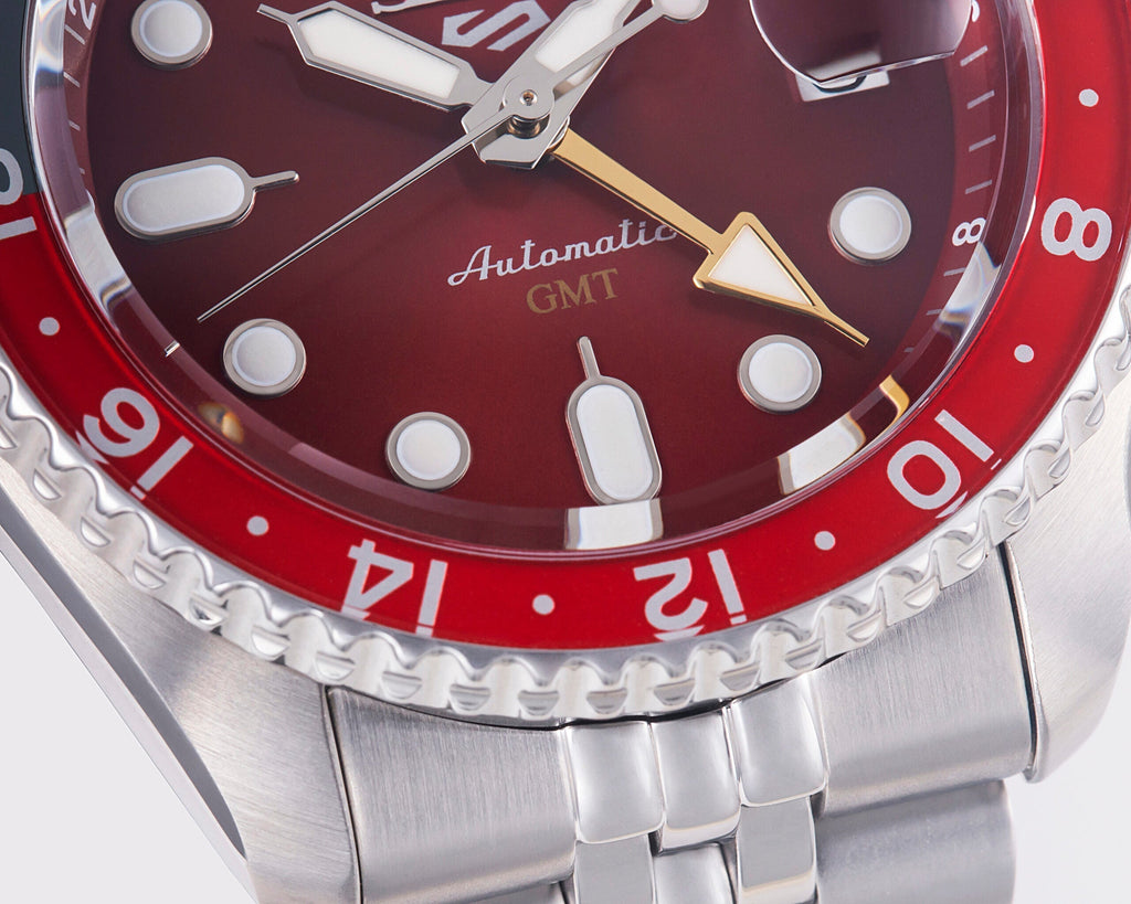 Seiko 5 Sports Thong Sia Limited Edition Red Dial Silver Steel Strap Watch For Men - SSK031K1 wholesalehk.shop