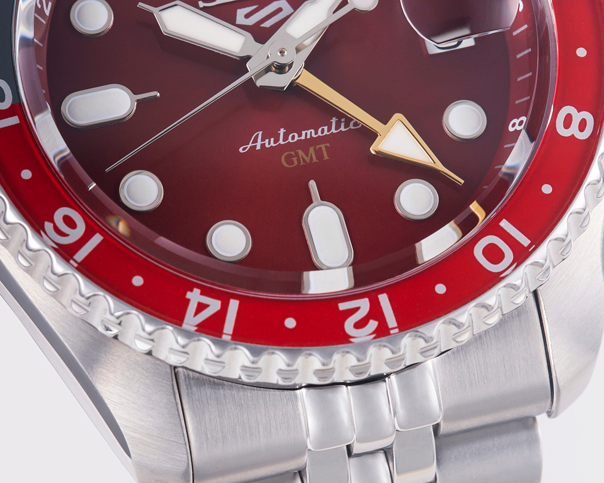 Seiko 5 Sports Thong Sia Limited Edition Red Dial Silver Steel Strap Watch For Men - SSK031K1 wholesalehk.shop