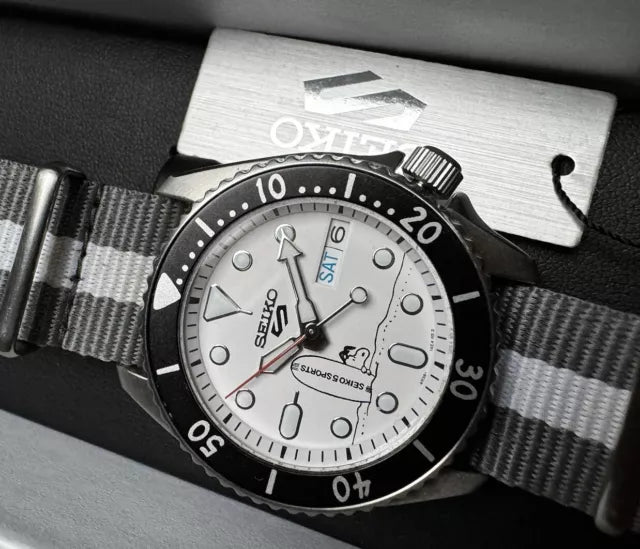 Seiko 5 Sports x Peanuts Surfboard Snoopy Limited Edition White Dial Two Tone NATO Strap Watch For Men - SRPK25K1 wholesalehk.shop