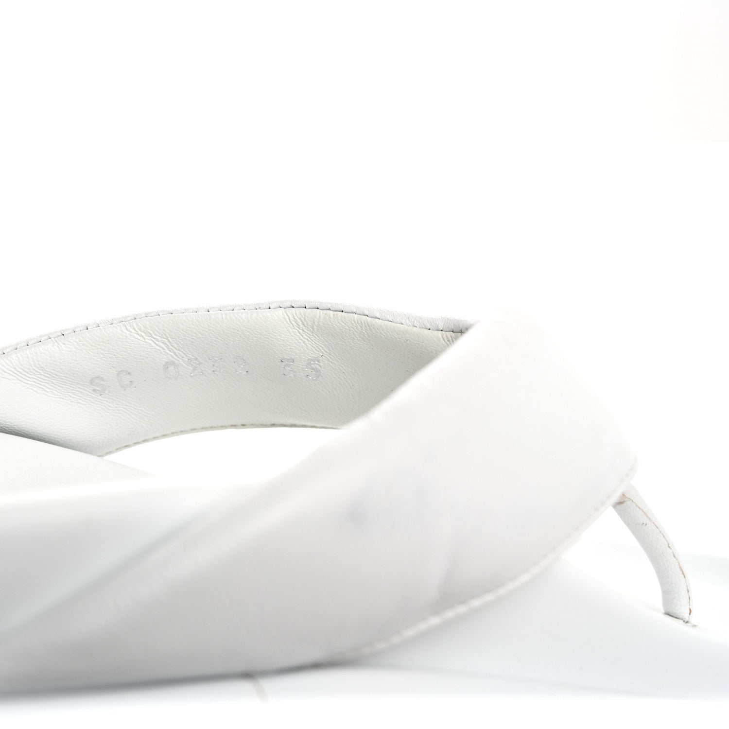 Calfskin Logo Studded Pillow Flat Thong Sandals 35 White £¨ Direct shipment via from wholesalehk.shop