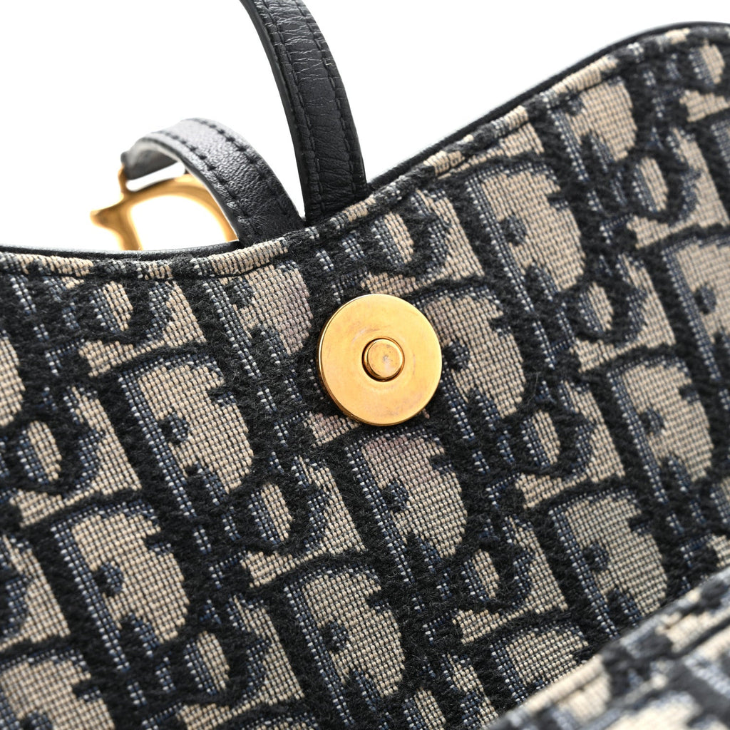Oblique Saddle Chain Pouch Blue wholesalehk.shop