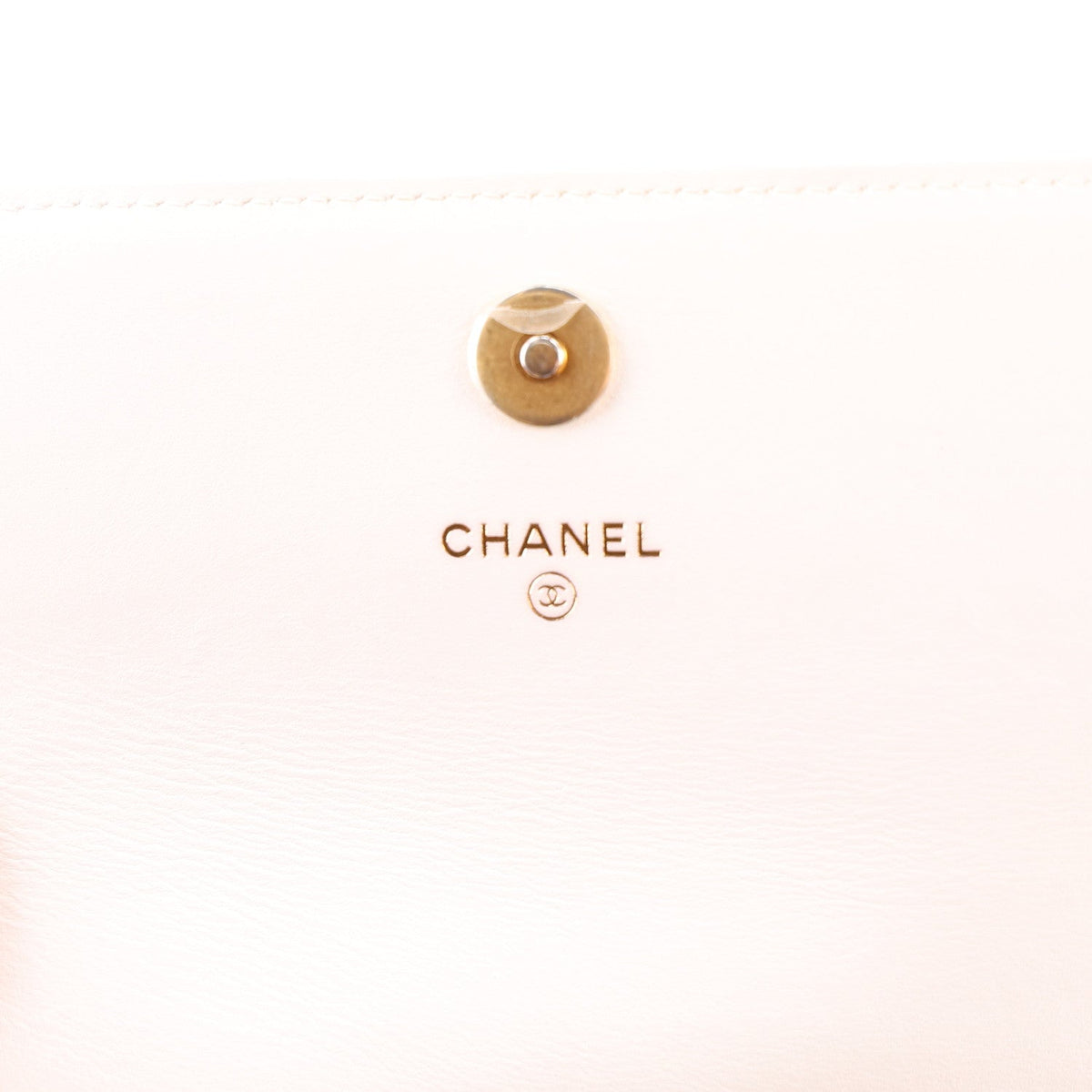 Calfskin Quilted Enchained Wallet On Chain WOC White wholesalehk.shop