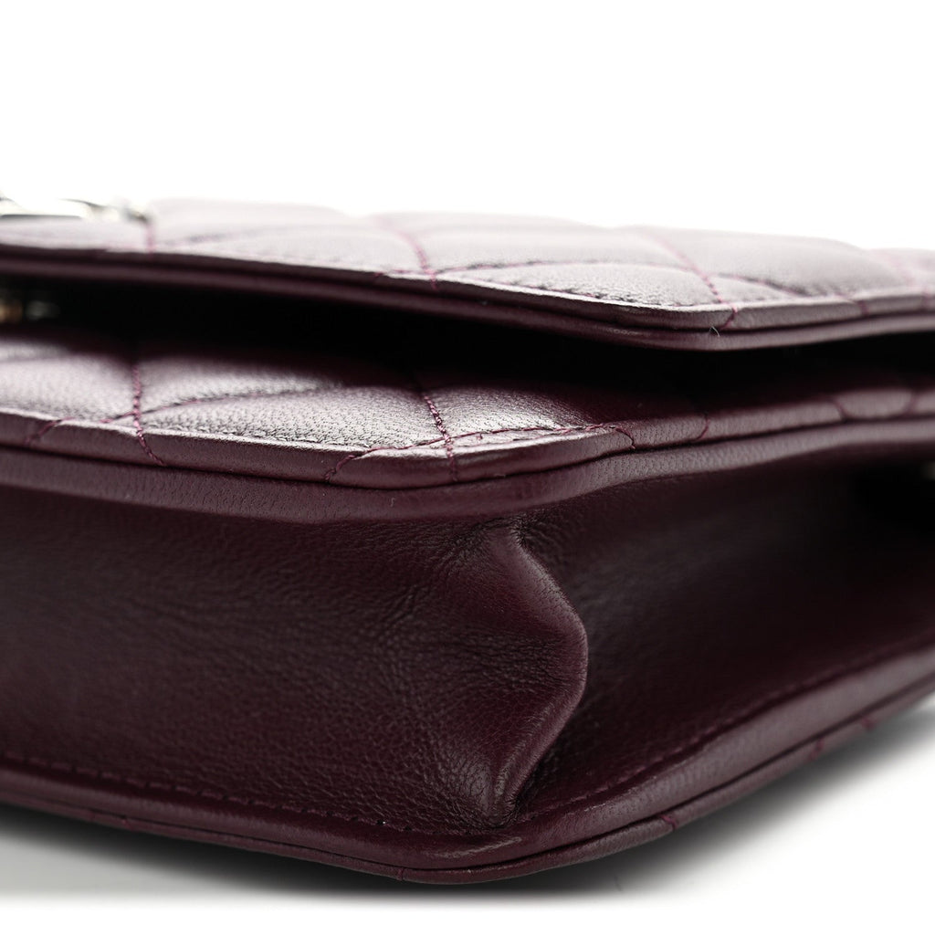 Lambskin Quilted Enamel CC Wallet On Chain WOC Burgundy wholesalehk.shop