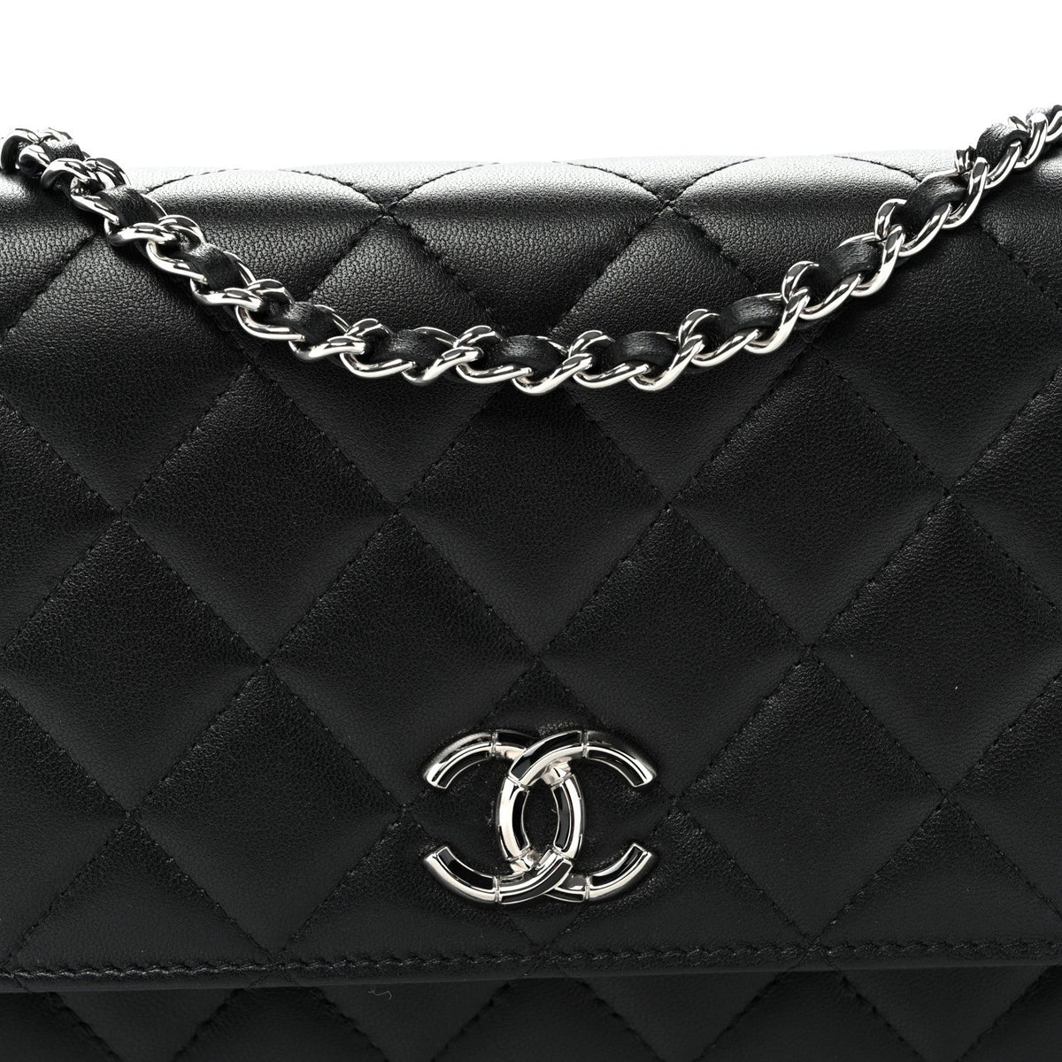 Lambskin Quilted Enamel CC Wallet on Chain WOC Black wholesalehk.shop