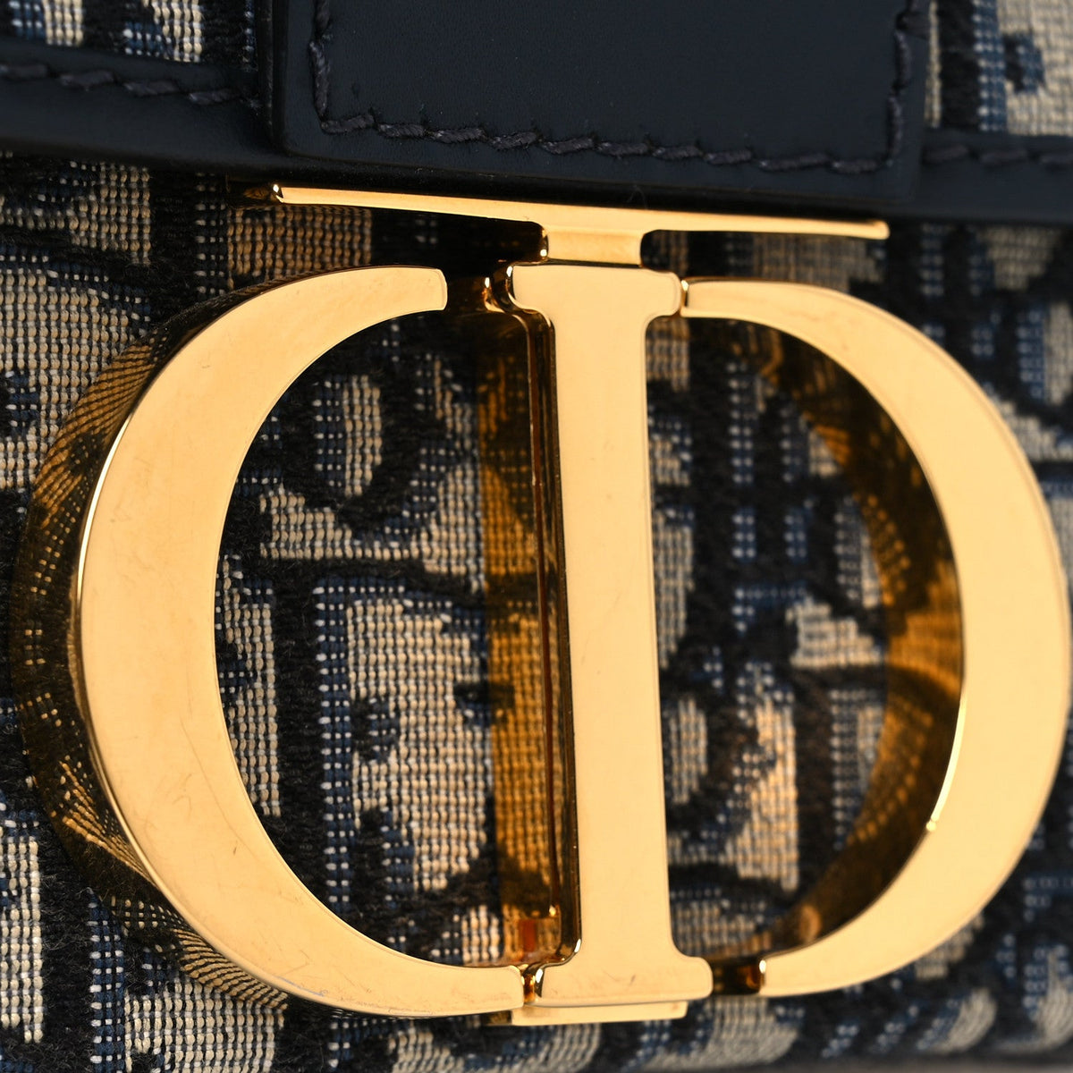 Oblique 30 Montaigne Box Bag Blue wholesalehk.shop