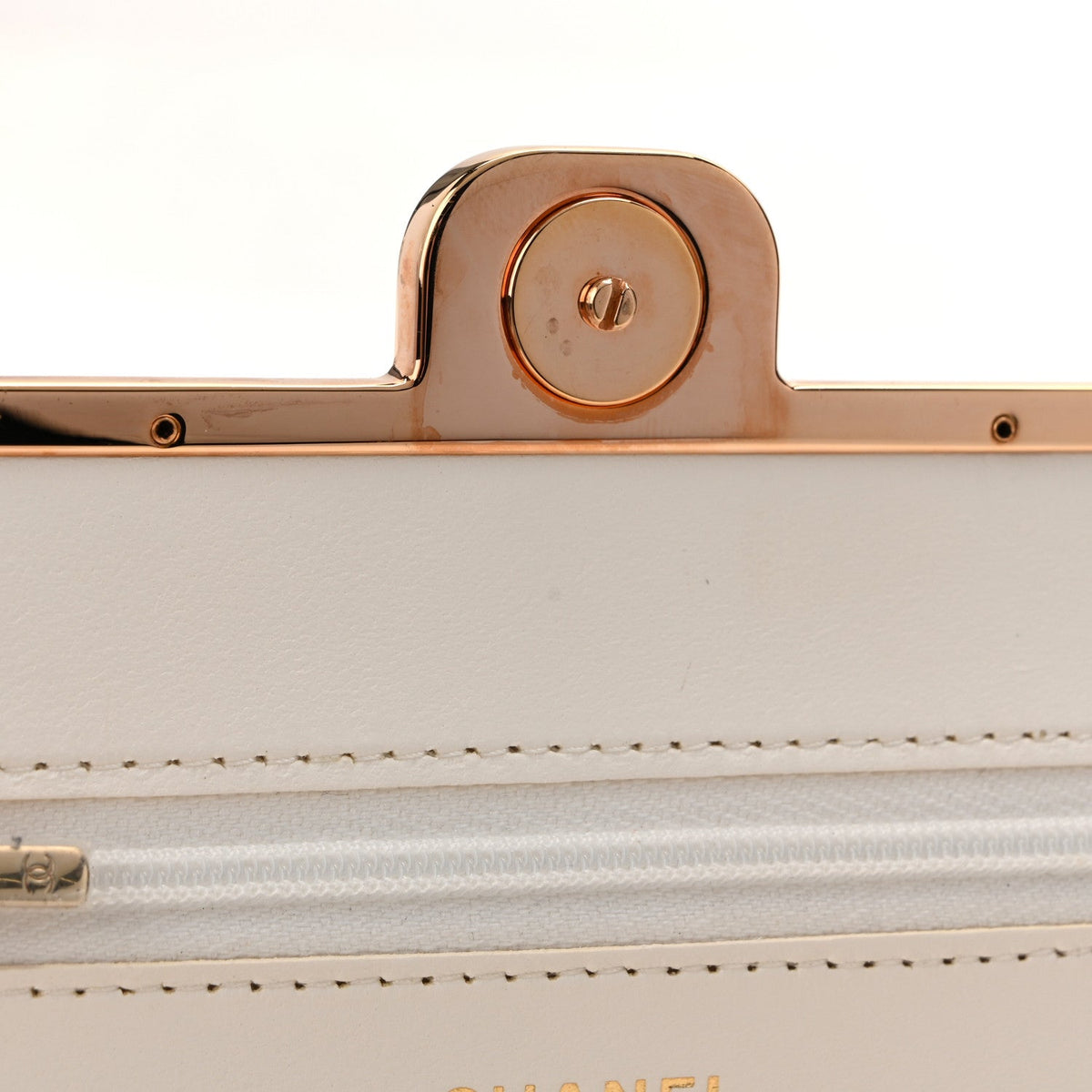 Lambskin Quilted Frame Wallet On Chain WOC White wholesalehk.shop