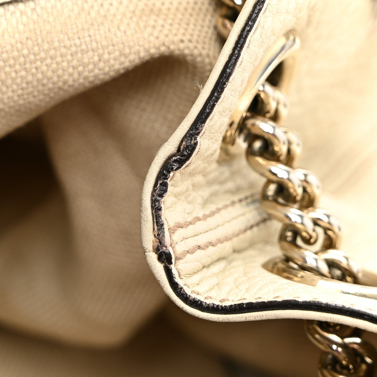 Pebbled Calfskin Medium Soho Chain Shoulder Bag Off White wholesalehk.shop