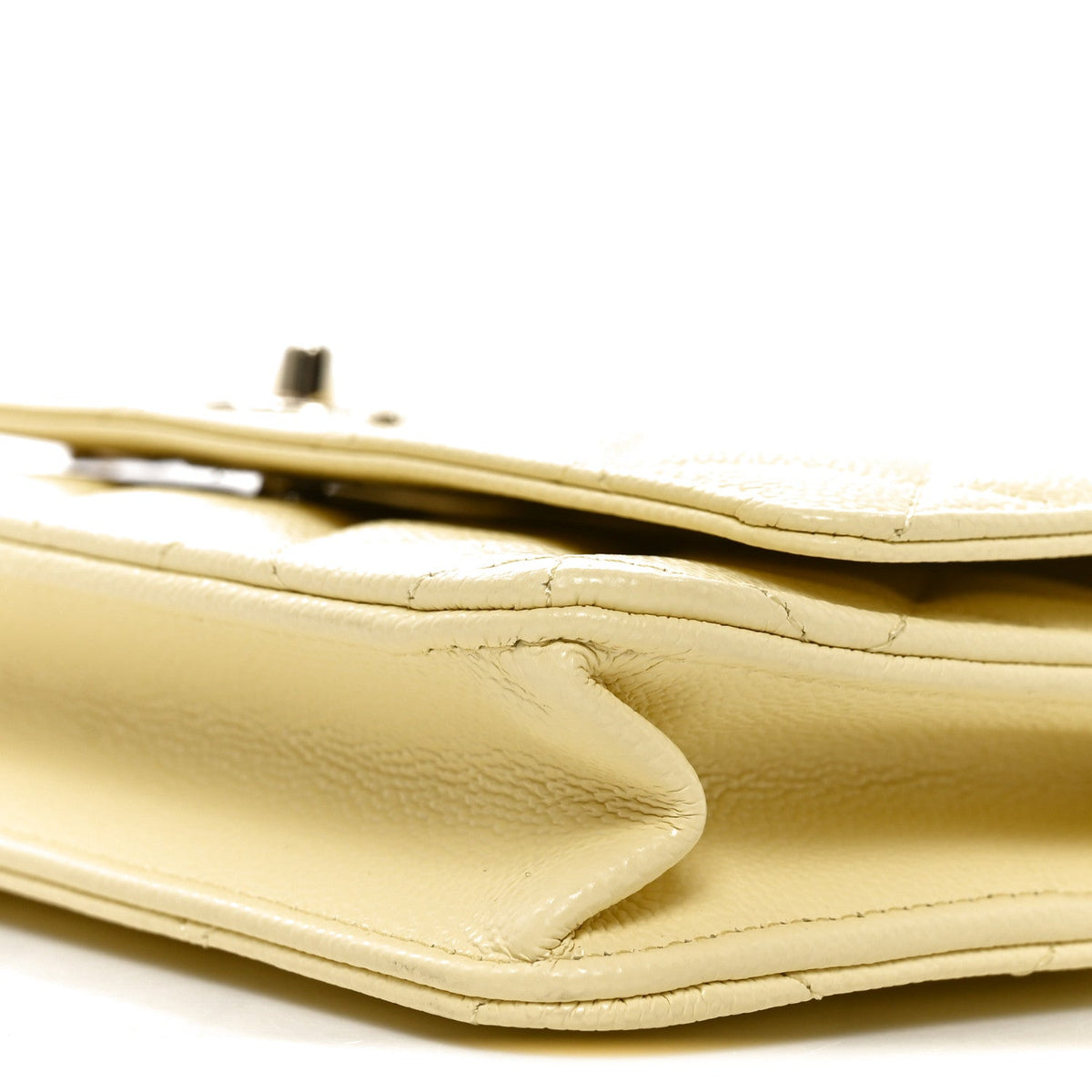 Caviar Quilted CC Turnlock Wallet On Chain WOC Light Yellow wholesalehk.shop