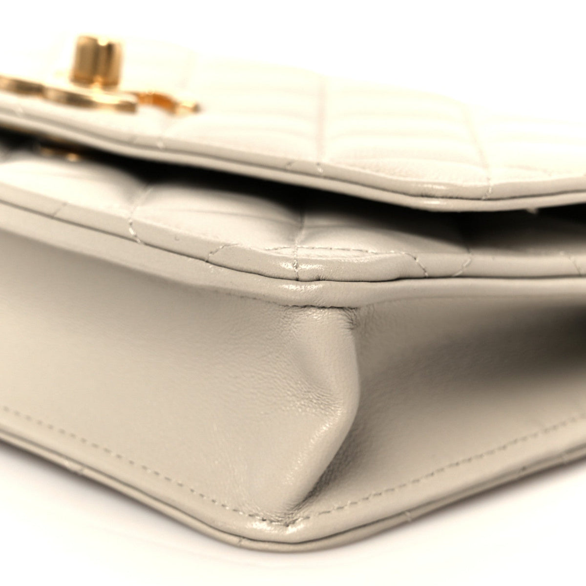 Lambskin Quilted CC Wallet on Chain WOC Light Beige wholesalehk.shop