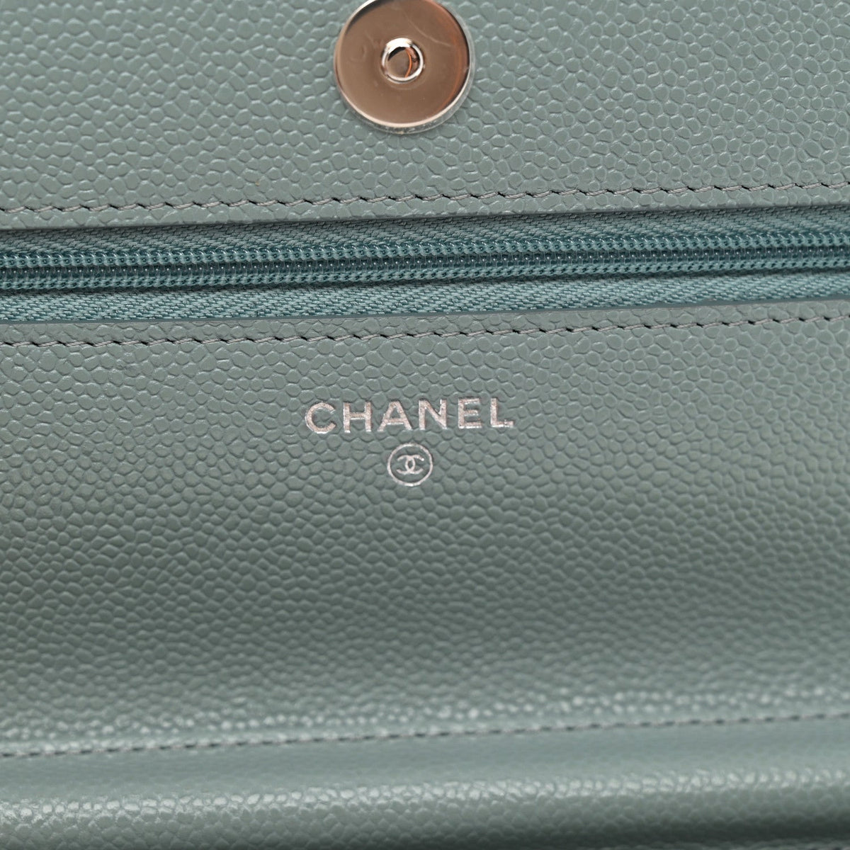 Caviar Quilted Wallet on Chain WOC Light Blue wholesalehk.shop