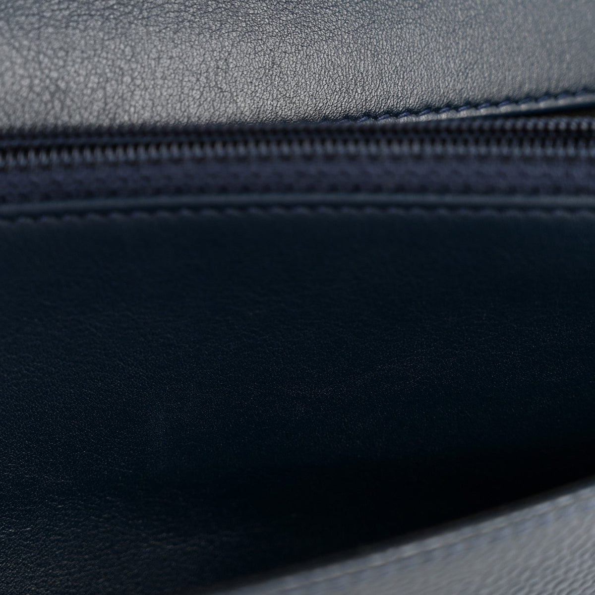 Caviar Timeless CC Wallet on Chain WOC Navy Blue wholesalehk.shop