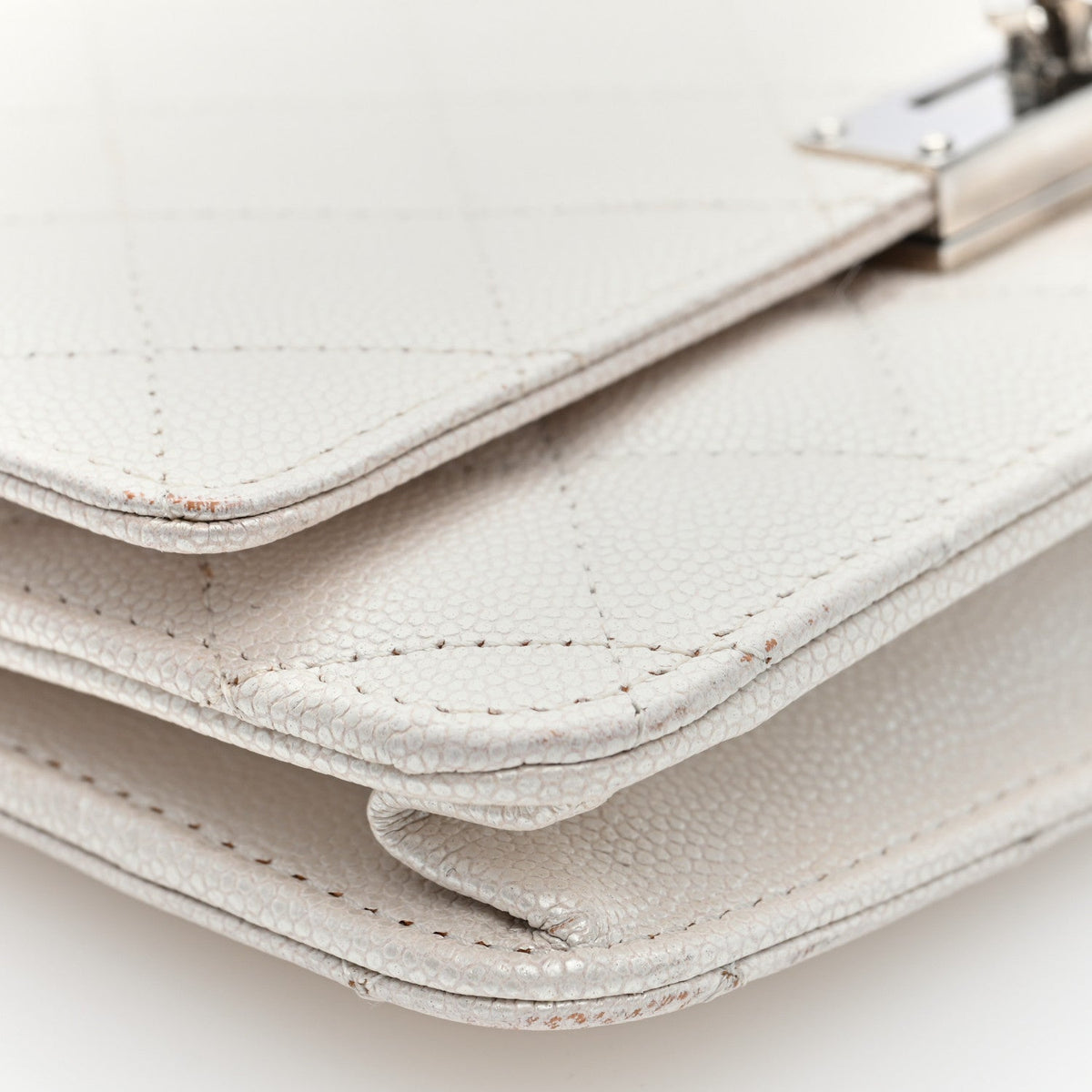 Iridescent Caviar Quilted Golden Class Wallet On Chain WOC White wholesalehk.shop
