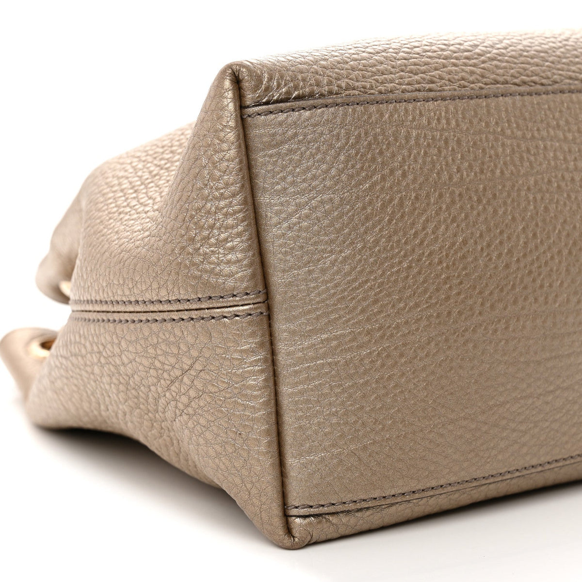Metallic Pebbled Calfskin Medium Soho Chain Shoulder Bag Golden Beige wholesalehk.shop