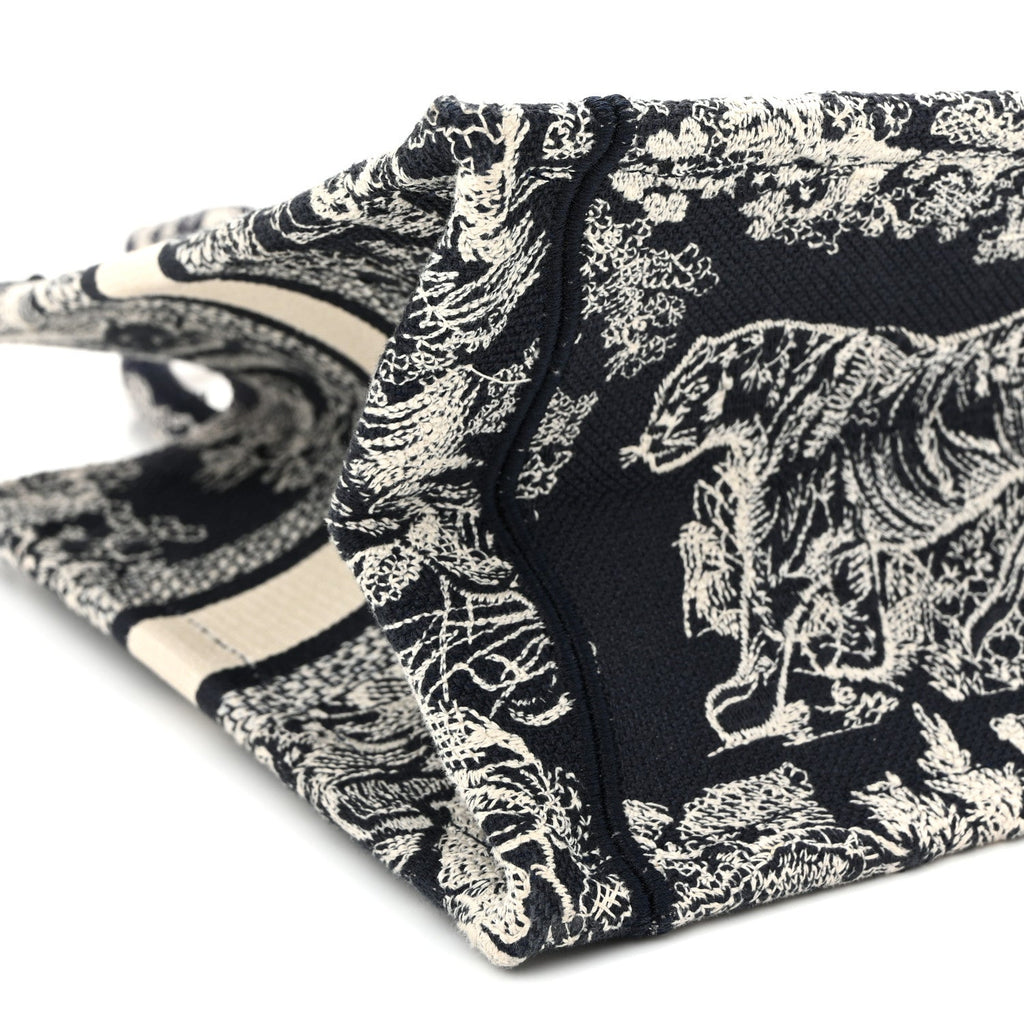 Canvas Embroidered Small Dioriviera Toile De Jouy Book Tote Blue £¨ Direct shipment via from wholesalehk.shop