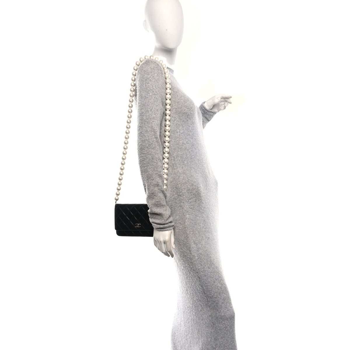 Calfskin Quilted Maxi Pearl Wallet On Chain WOC Black wholesalehk.shop