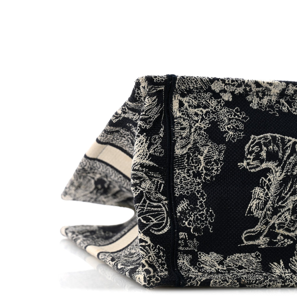 Canvas Embroidered Medium Toile De Jouy Reverse Book Tote Blue £¨ Direct shipment via from wholesalehk.shop