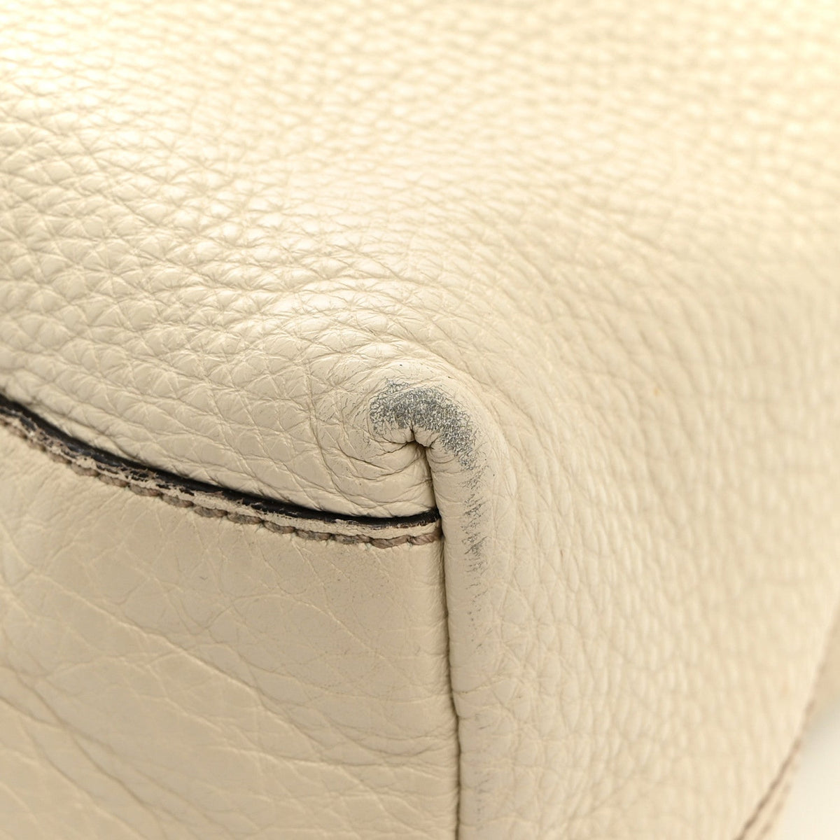 Pebbled Calfskin Medium Soho Chain Shoulder Bag Off White wholesalehk.shop