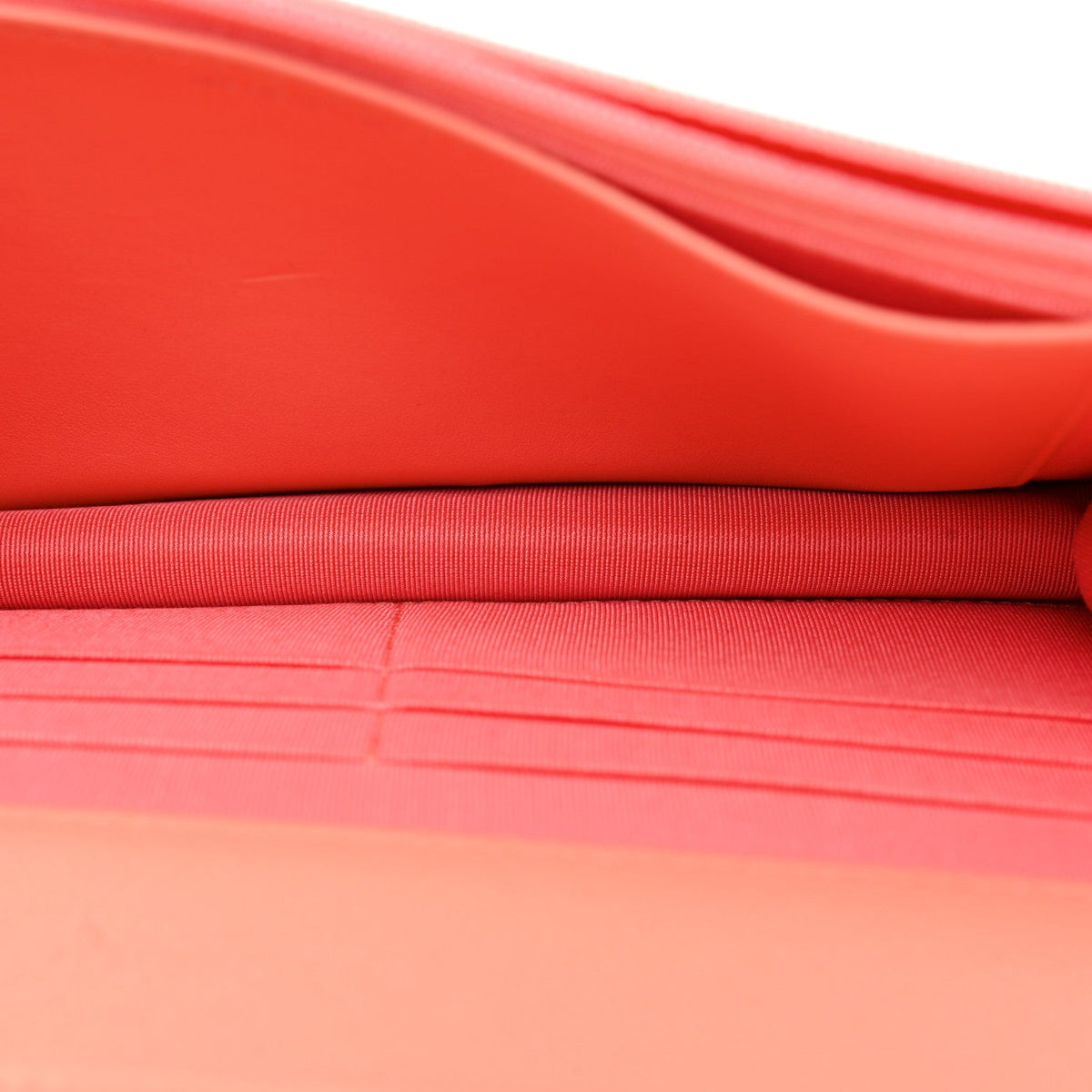 Caviar Quilted Wallet on Chain WOC Coral wholesalehk.shop