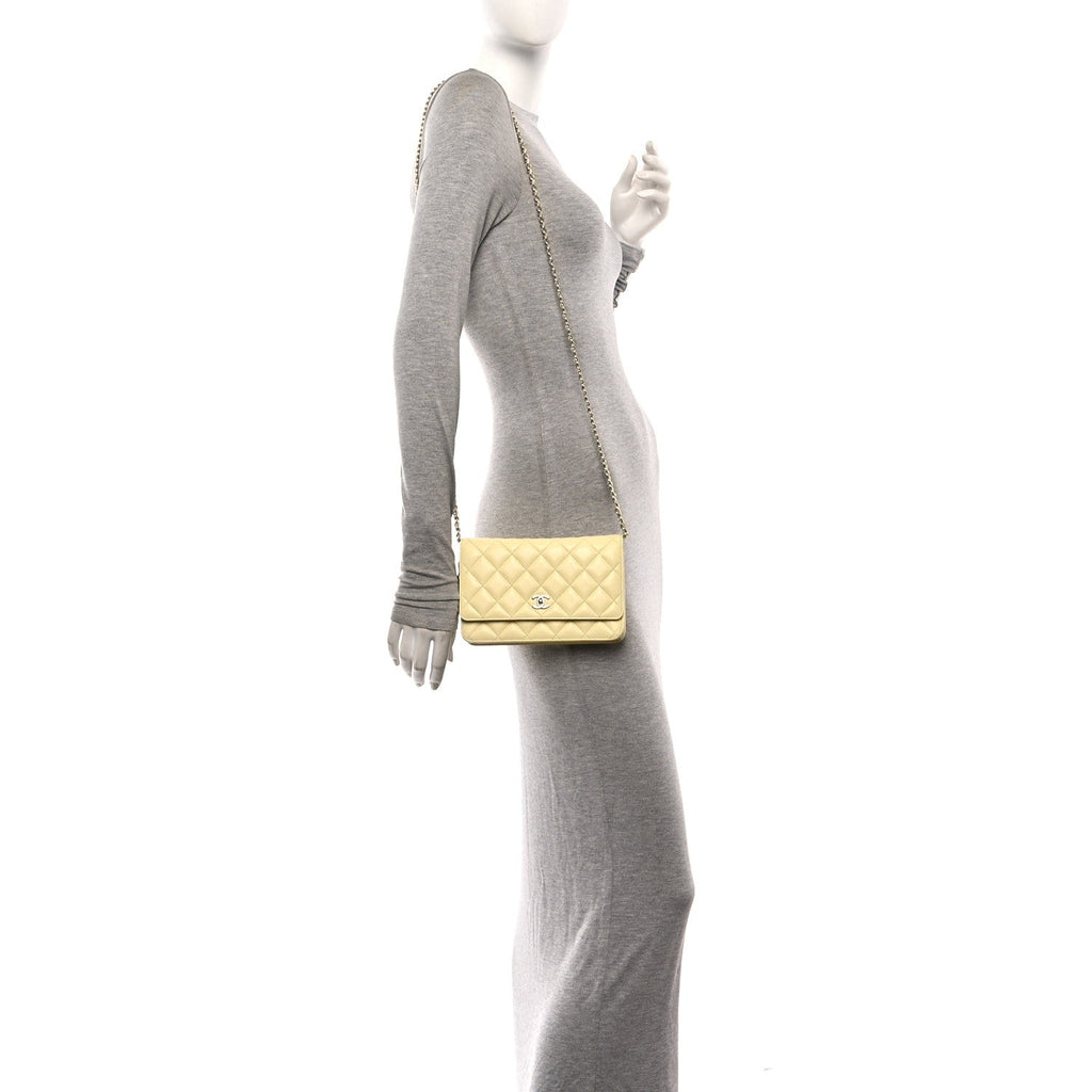 Caviar Quilted CC Turnlock Wallet On Chain WOC Light Yellow wholesalehk.shop