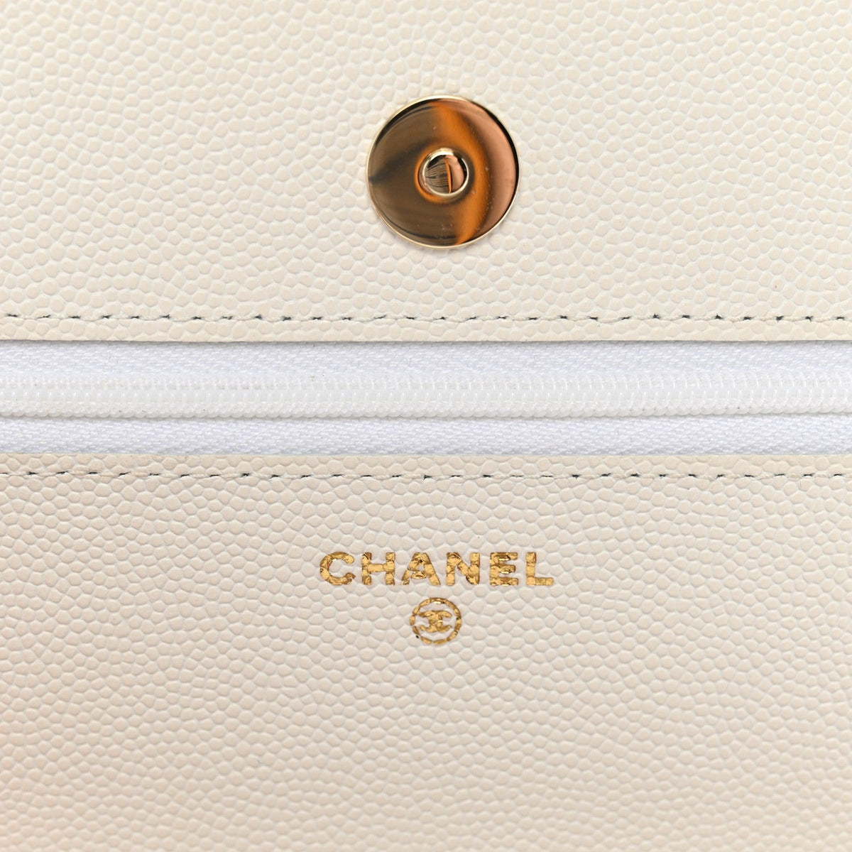 Caviar Quilted Wallet on Chain WOC White wholesalehk.shop