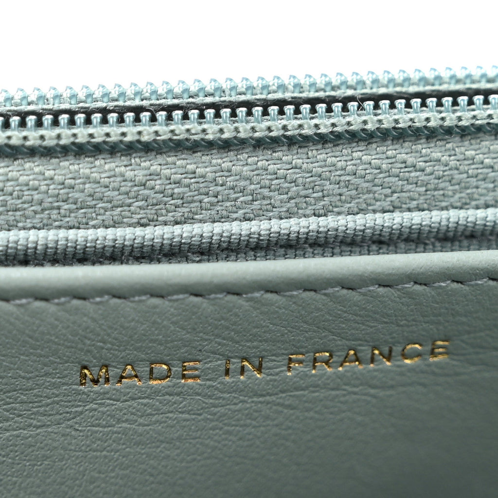 Caviar Quilted Wallet on Chain WOC Light Blue wholesalehk.shop